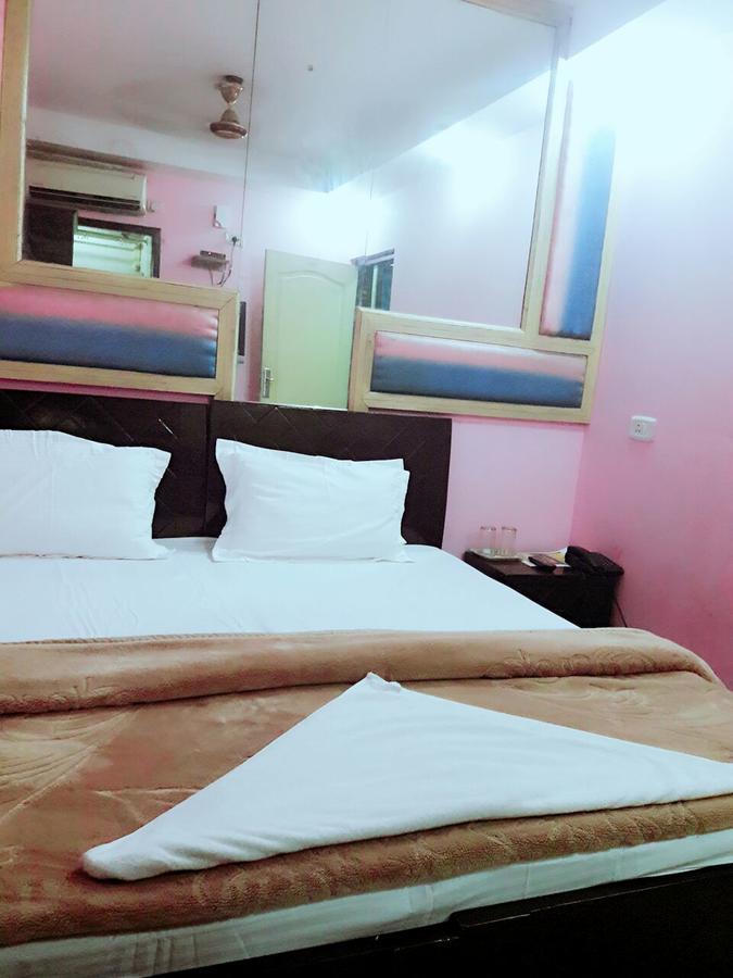 Hotel Delhi Airport Exterior photo