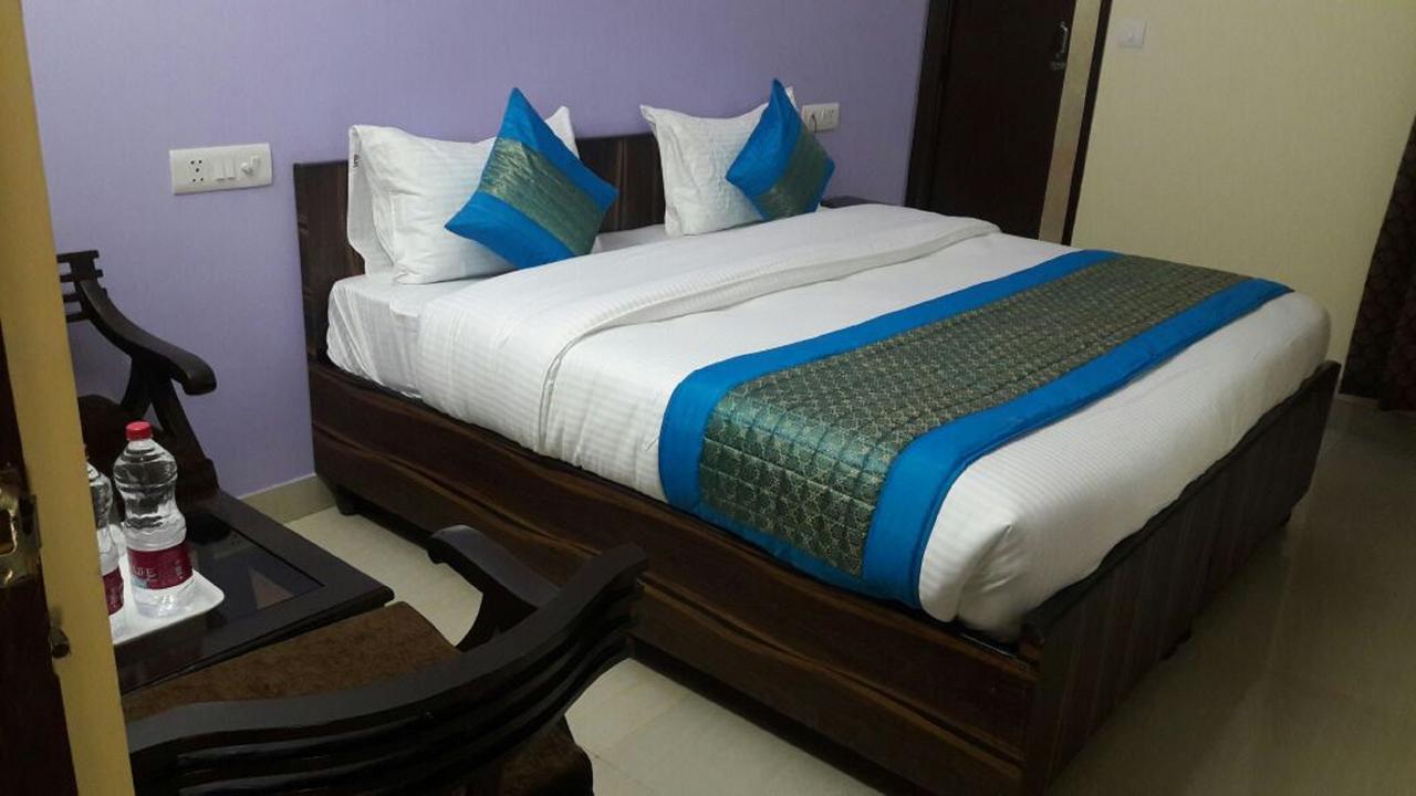 Hotel Delhi Airport Exterior photo