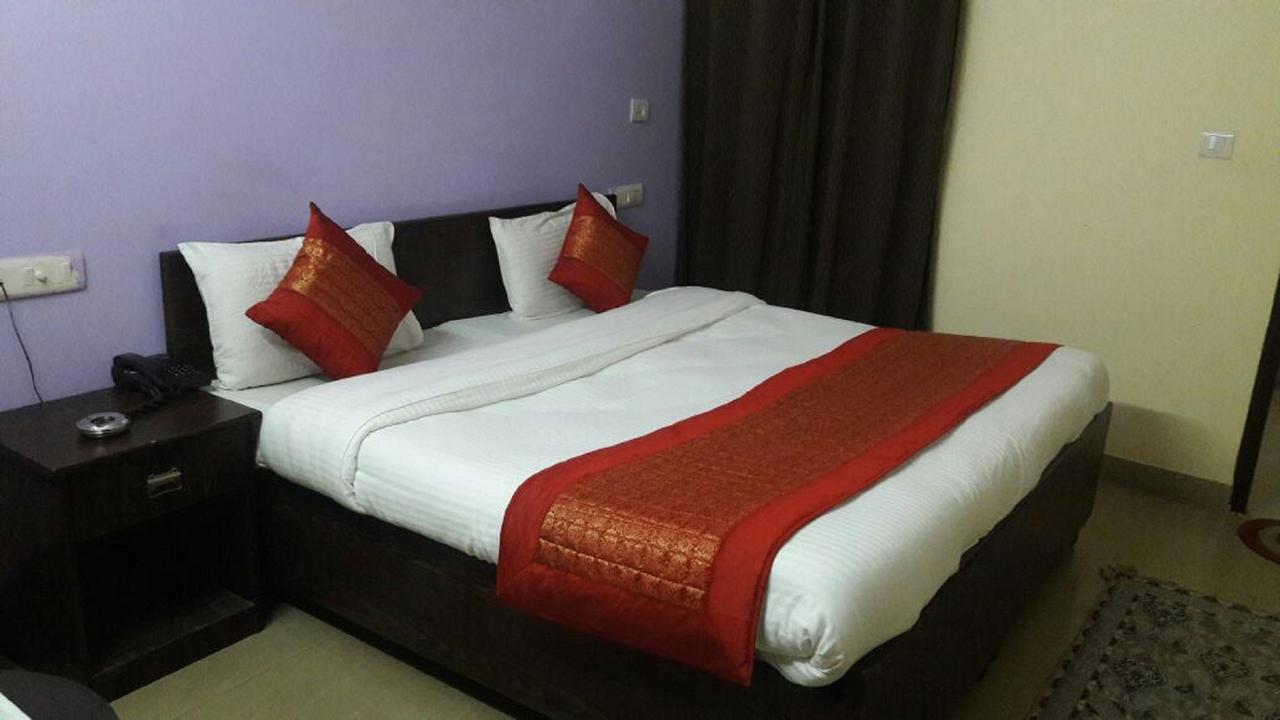 Hotel Delhi Airport Exterior photo